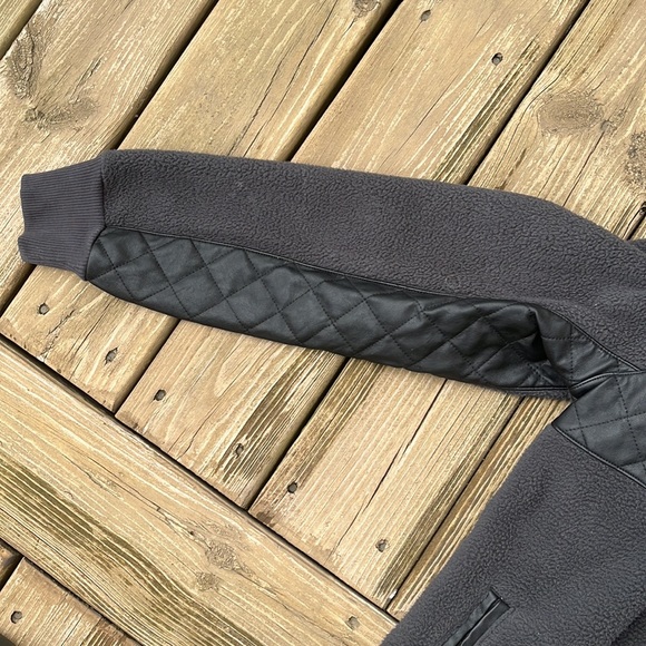 Abercrombie & Fitch fleece with faux leather accents - Picture 4 of 5